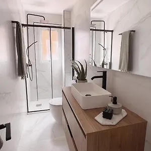 https://luxury-y-elegante-apartamento-con-piscina-en-la-playa.1costadelsol.com